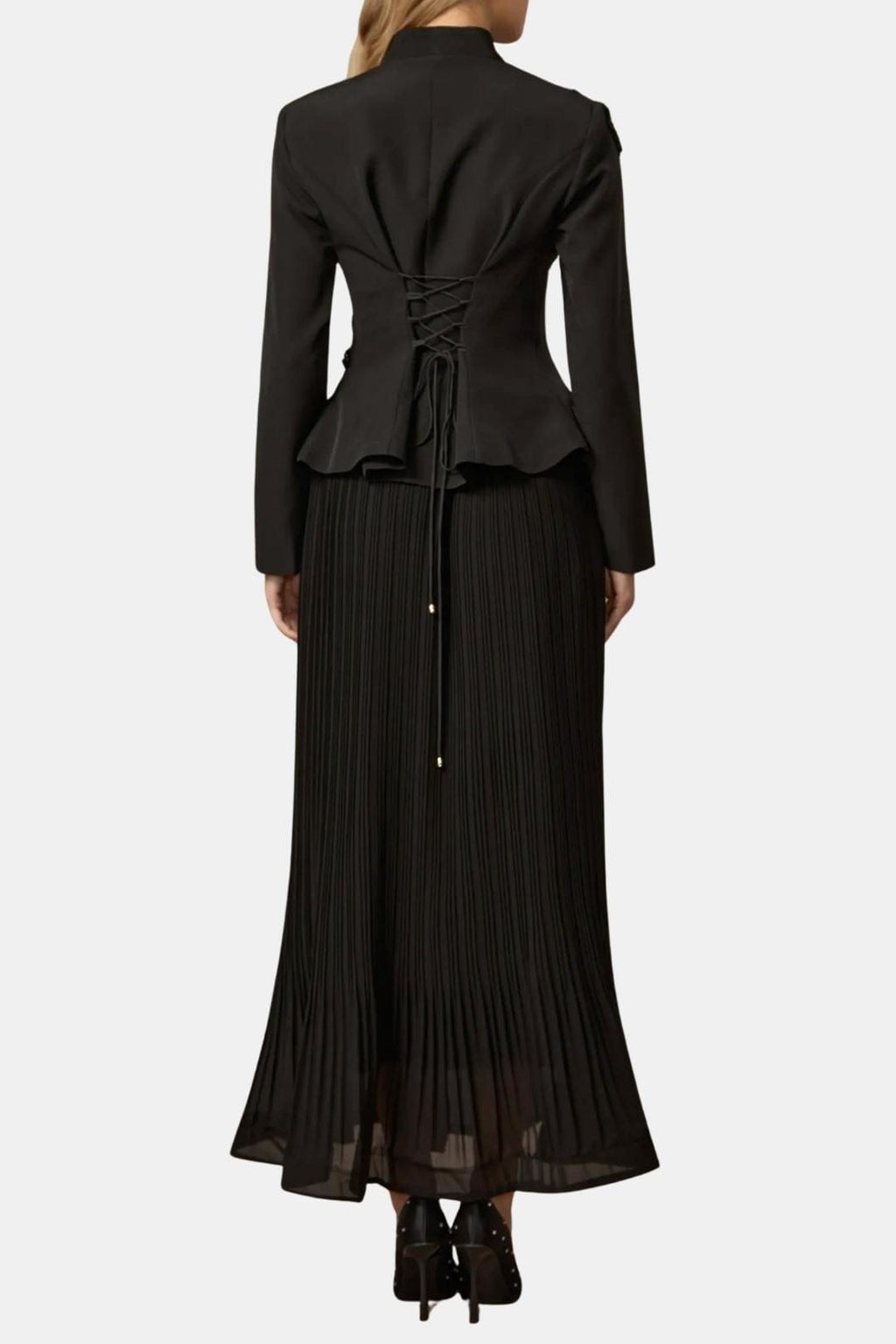 Amoura – Lace Embroidered Jacket & Pleated Skirt Set in Black