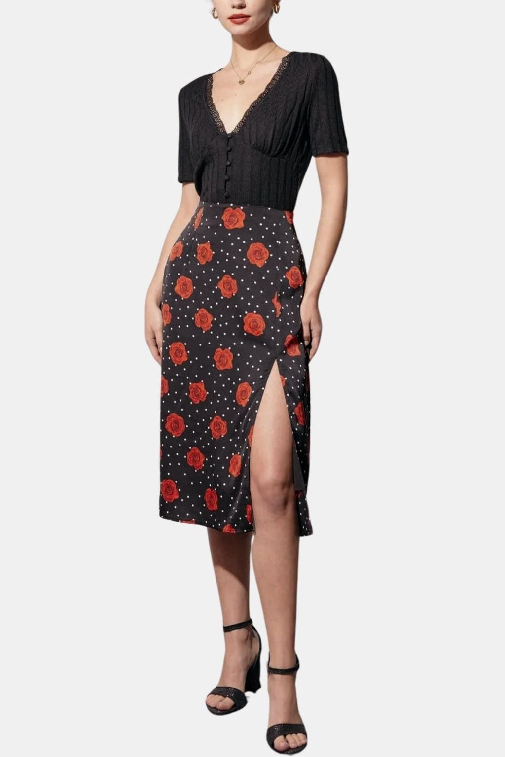 Iliara – Ribbed Lace Trim Lace Tee in Black