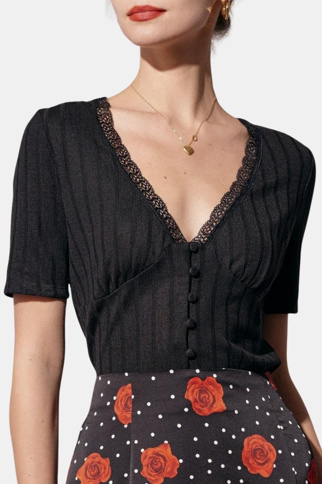 Iliara – Ribbed Lace Trim Lace Tee in Black